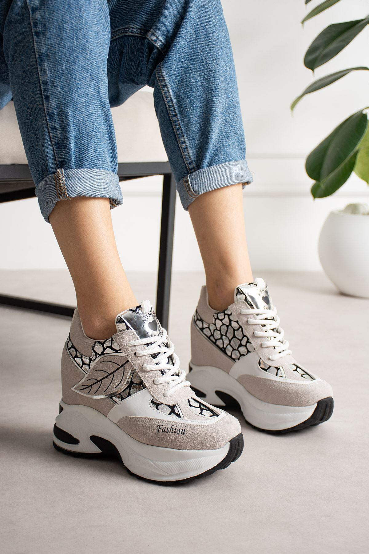 CELTA BEYAZ LEOPAR GİZLİ TOPUKLU SPOR