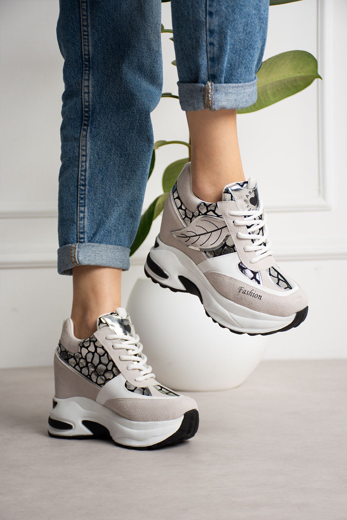 CELTA BEYAZ LEOPAR GİZLİ TOPUKLU SPOR