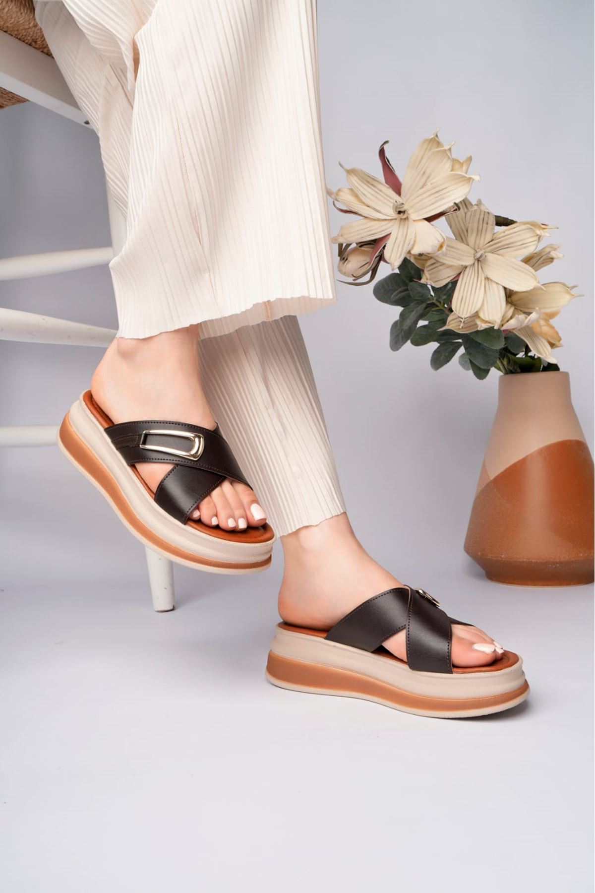 MAYA YANDAN TEK TOKALI SİYAH TERLİK