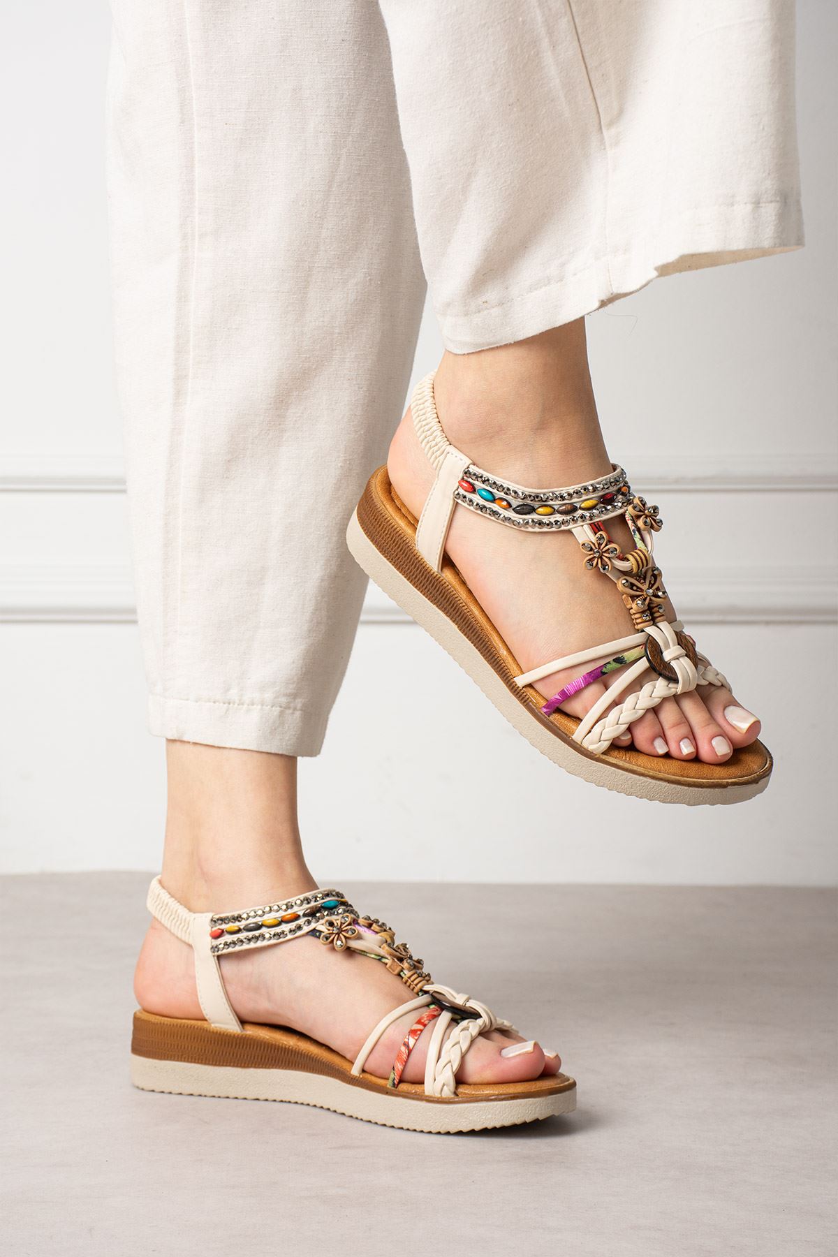 SU PERİSİ KREM TOKALI TAŞLI SANDALET