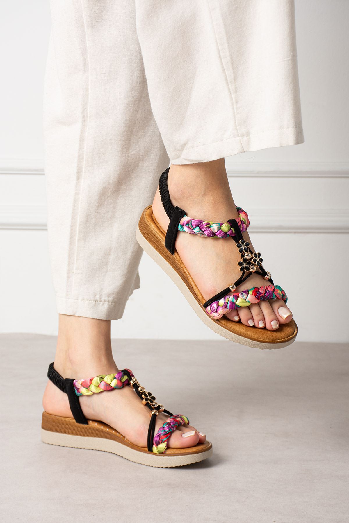 SU PERİSİ SİYAH PEMBE DİREKLİ TAŞLI SANDALET