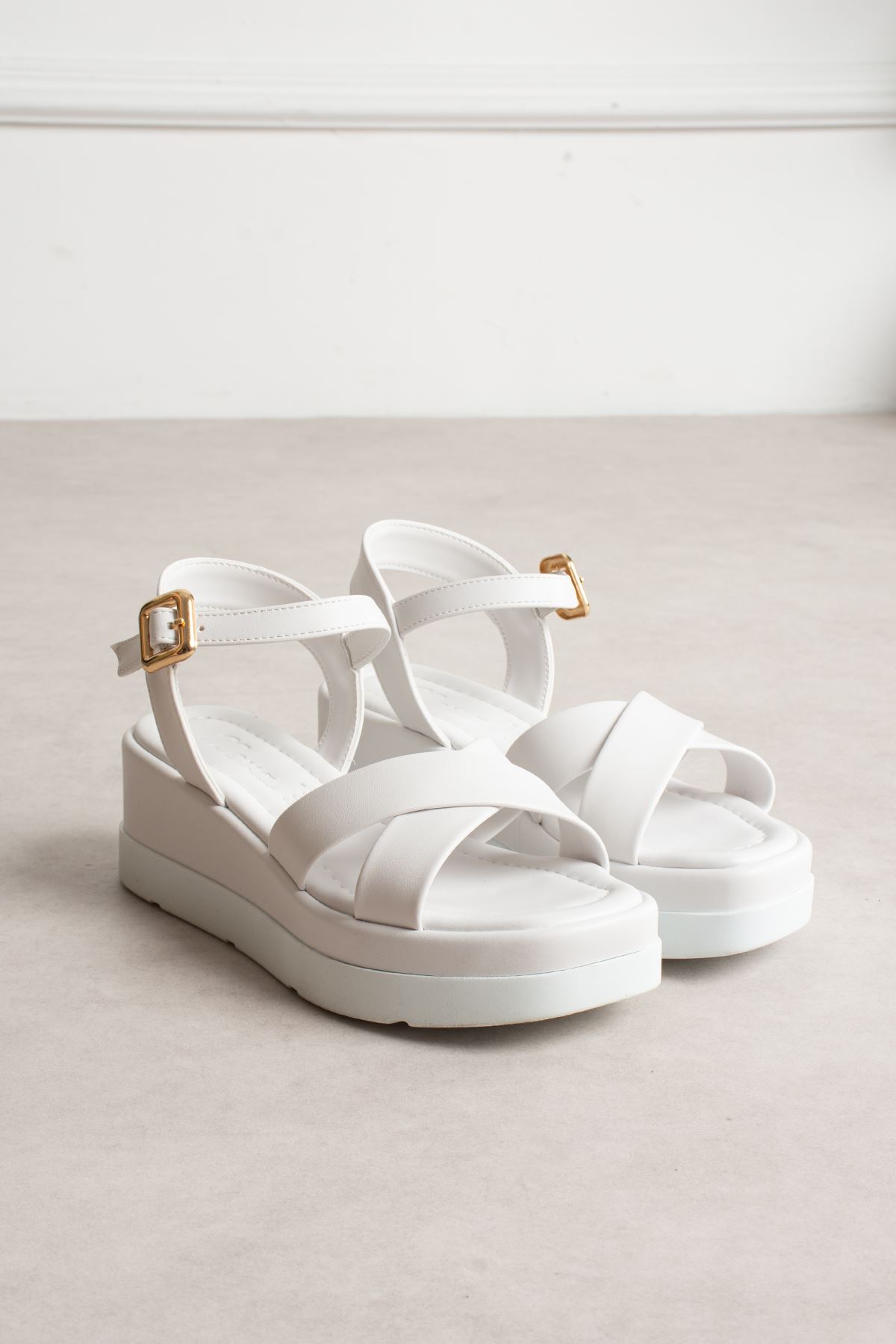 JVL ÇAPRAZ BEYAZ SANDALET 