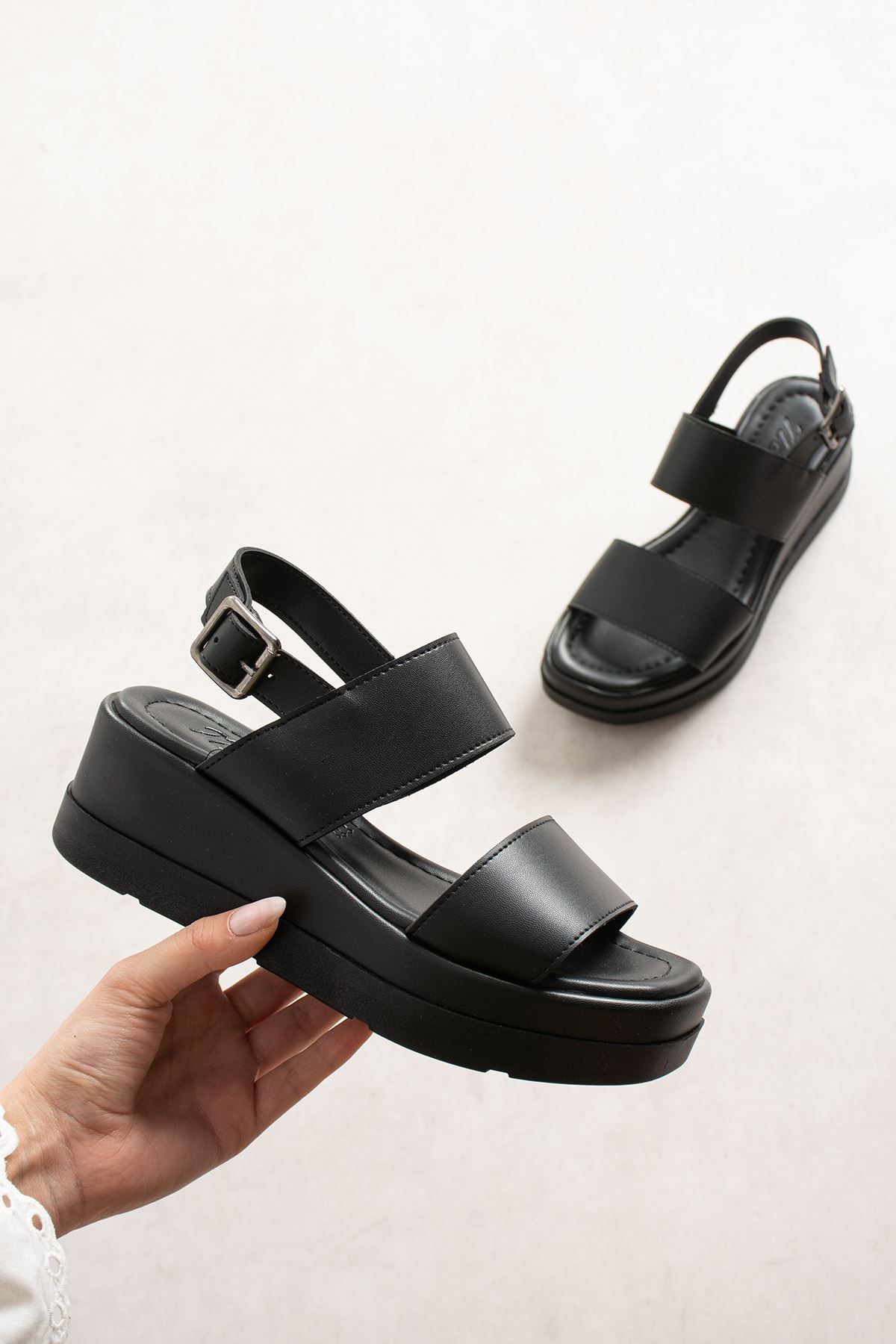  JVL TEK BANT SİYAH SANDALET 