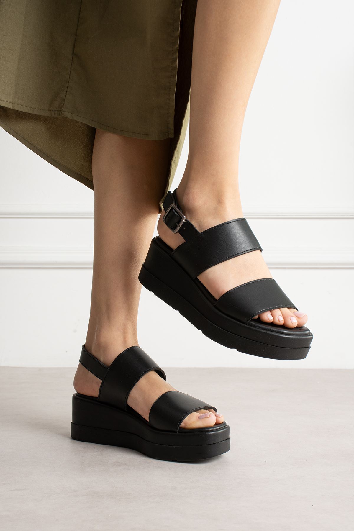  JVL TEK BANT SİYAH SANDALET 