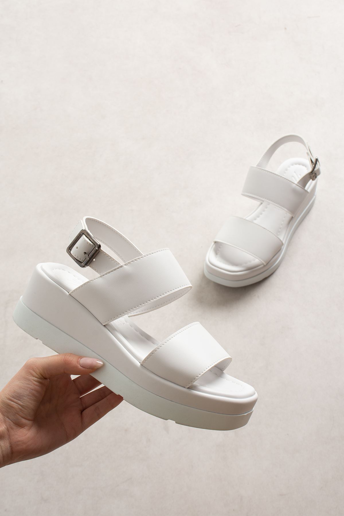  JVL TEK BANT BEYAZ SANDALET 