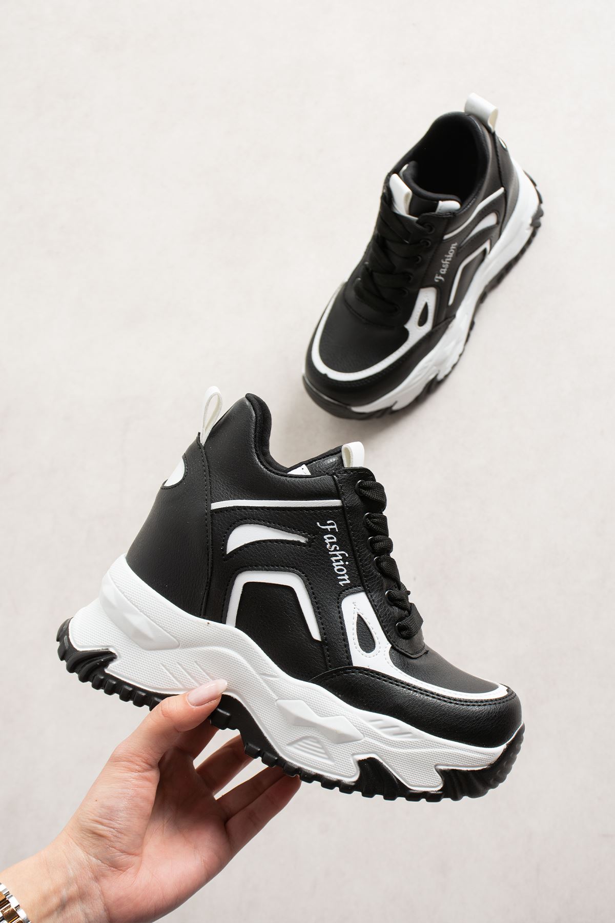 ZEYNA SİYAH BEYAZ GİZLİ TOPUKLU SPOR