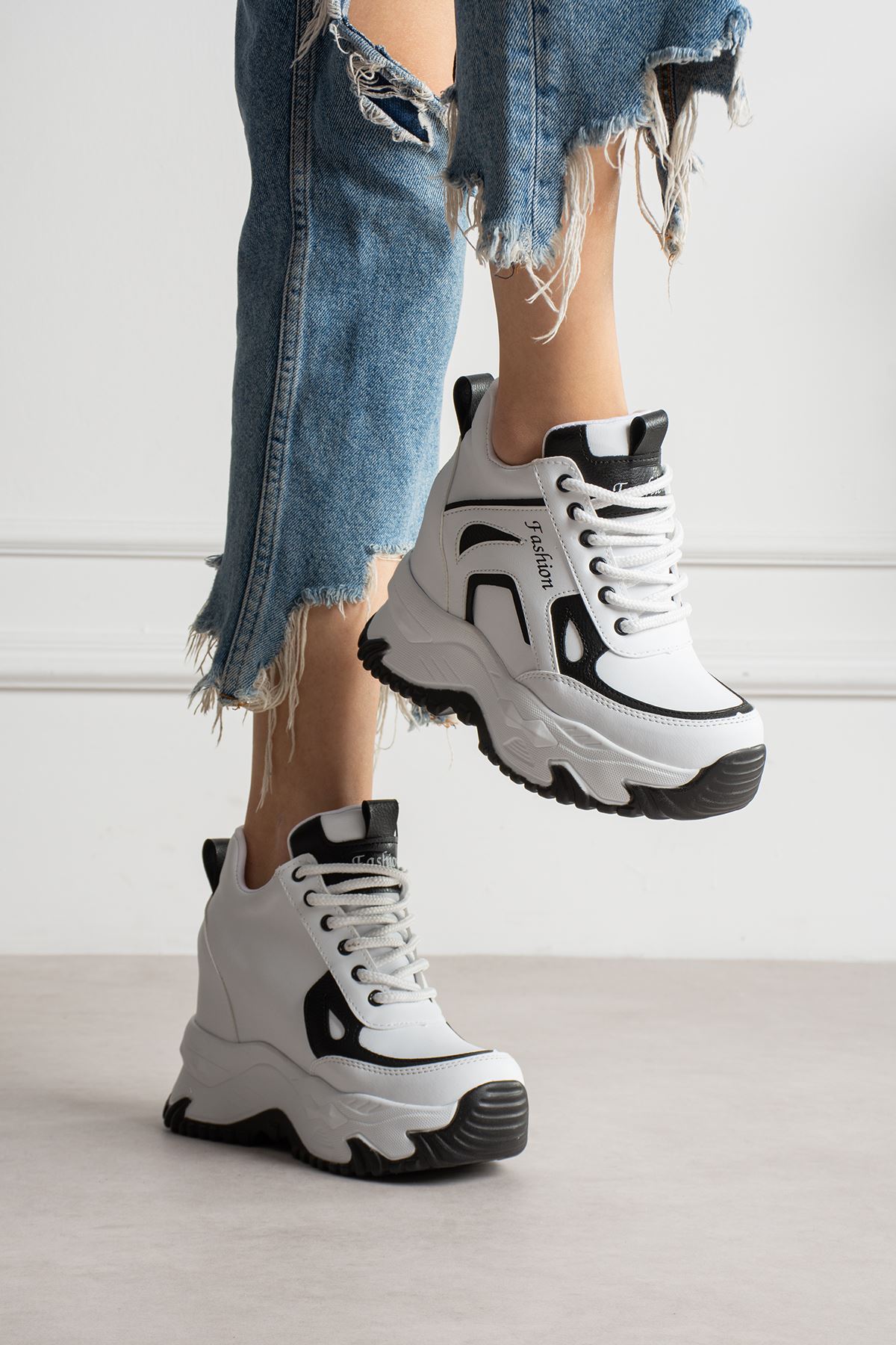 ZEYNA BEYAZ SİYAH GİZLİ TOPUKLU SPOR