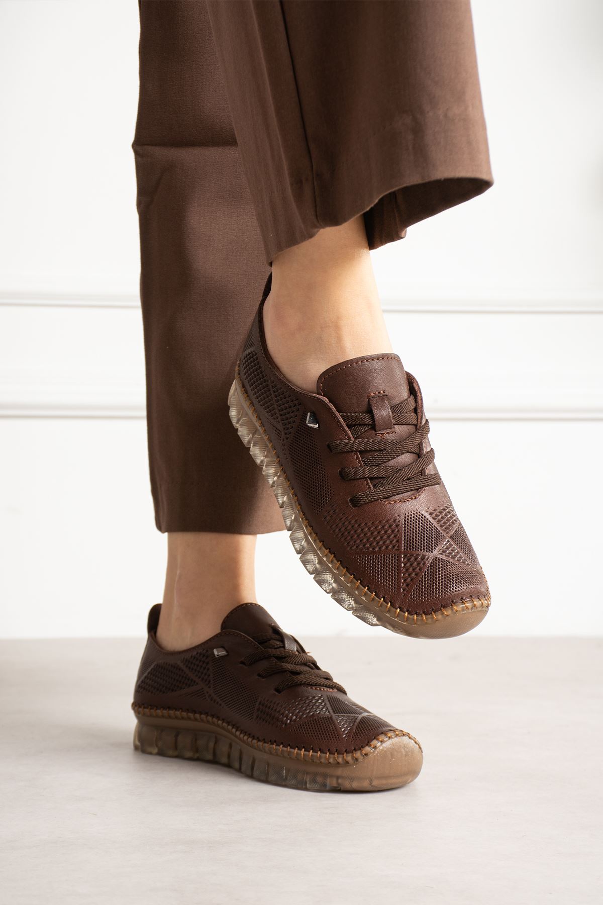 MİA KAHVERENGİ DERİ YAZLIK SPOR