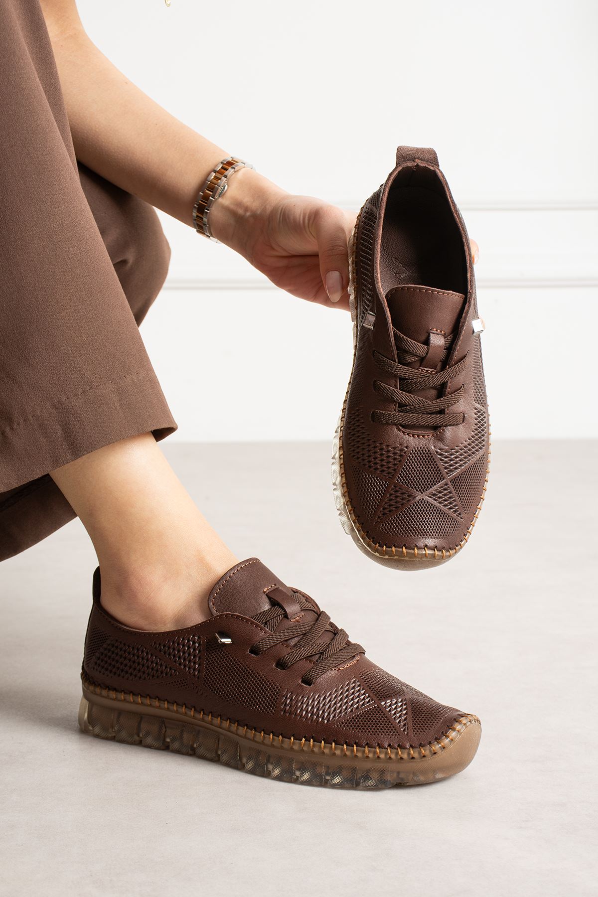 MİA KAHVERENGİ DERİ YAZLIK SPOR