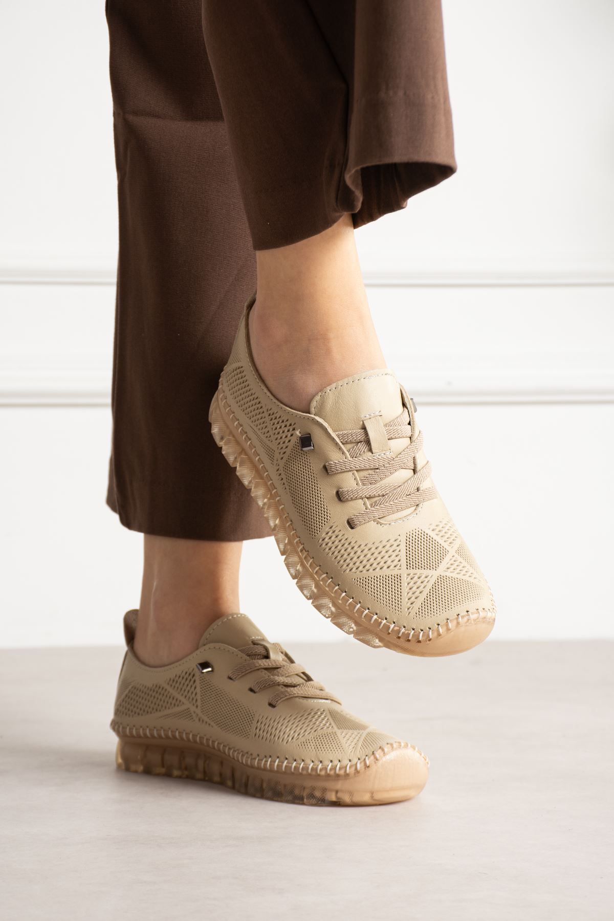 MİA KREM DERİ YAZLIK SPOR