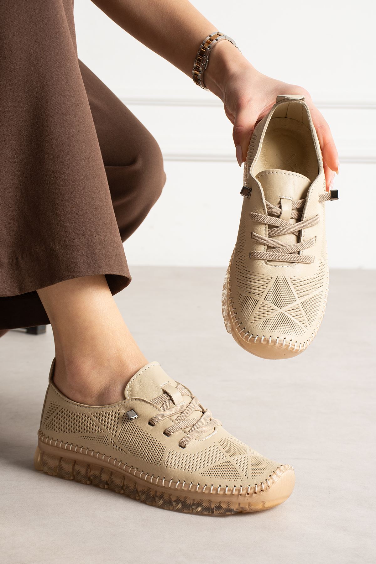 MİA KREM DERİ YAZLIK SPOR