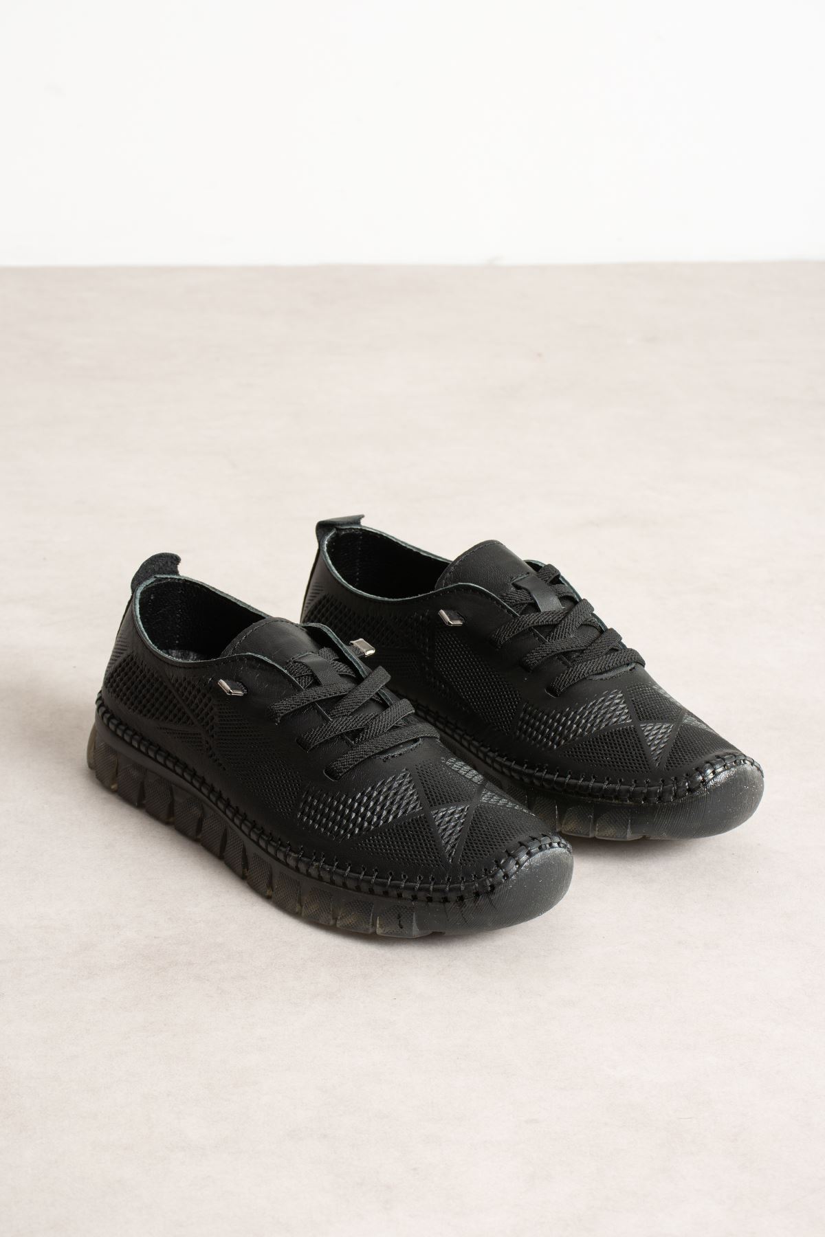 MİA SİYAH DERİ YAZLIK SPOR