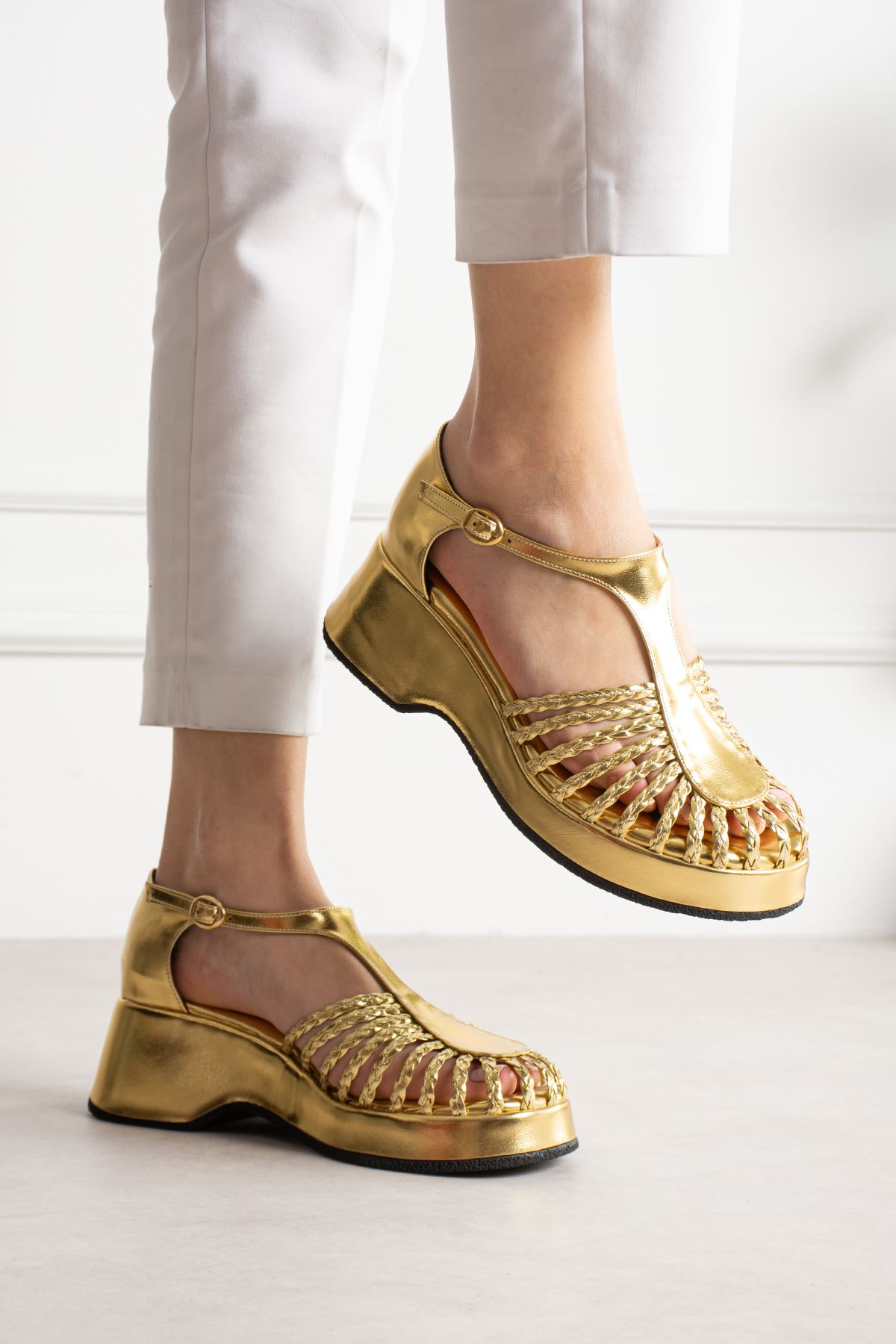 KELLY GOLD ÖRGÜ SANDALET