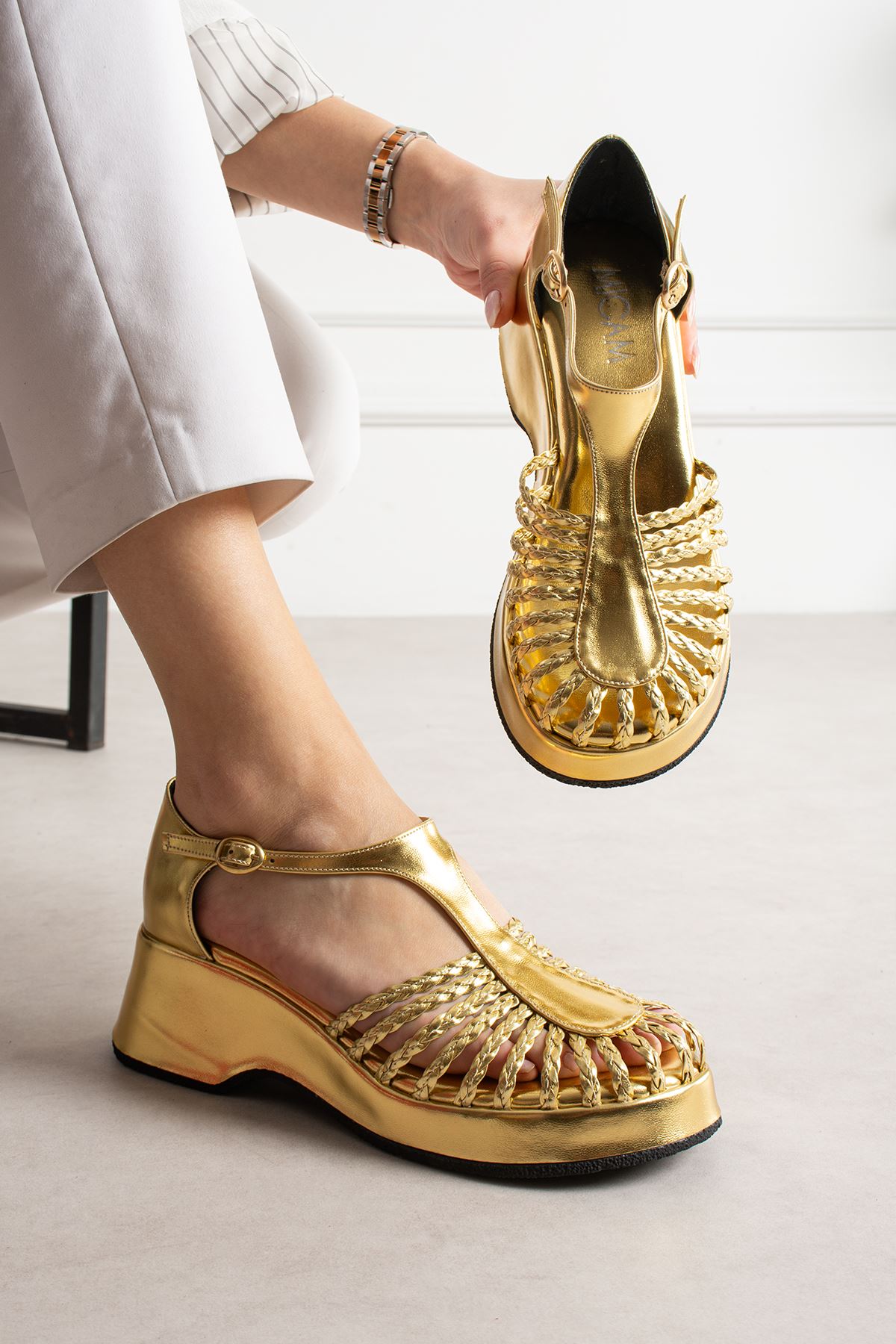 KELLY GOLD ÖRGÜ SANDALET