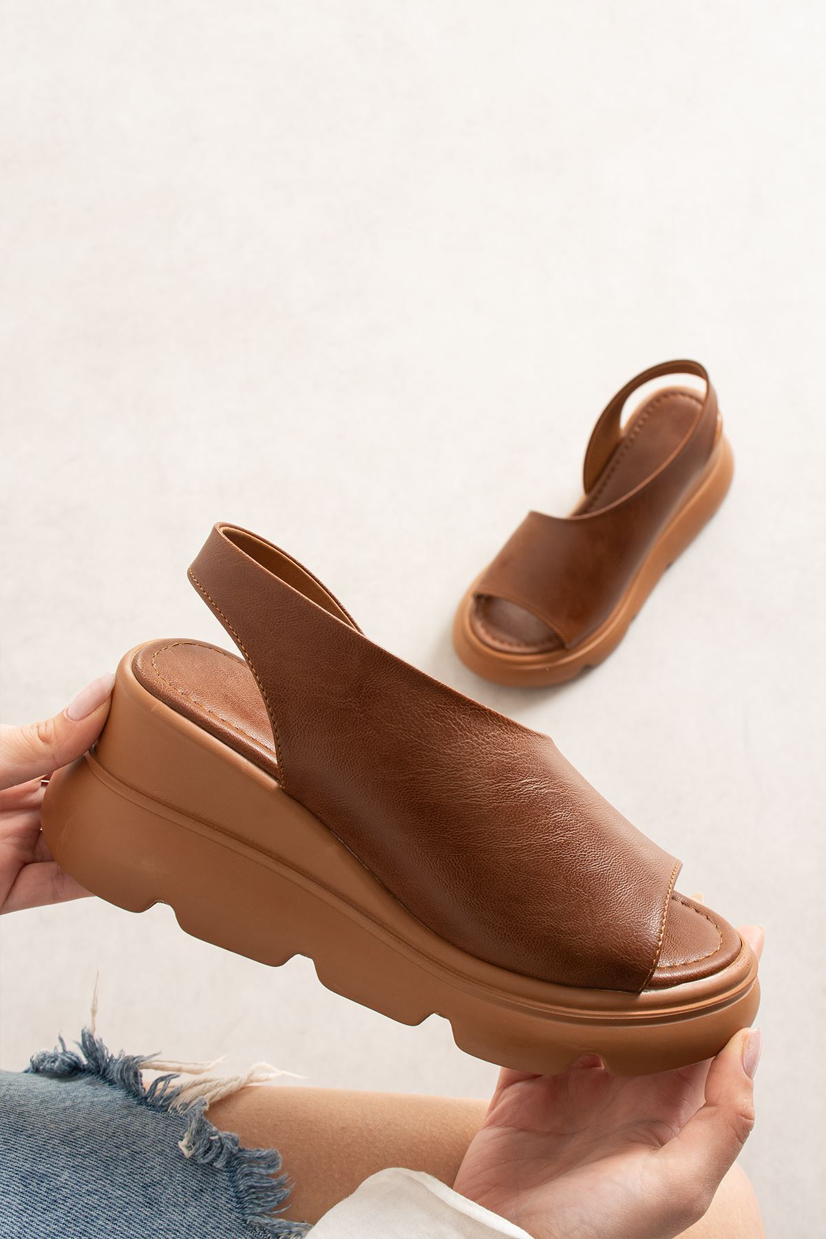 MONA YANDAN TABA SANDALET