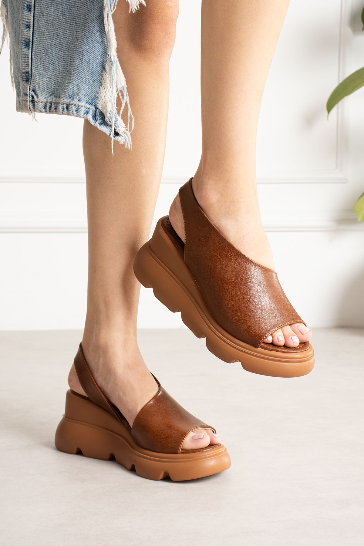 MONA YANDAN TABA SANDALET