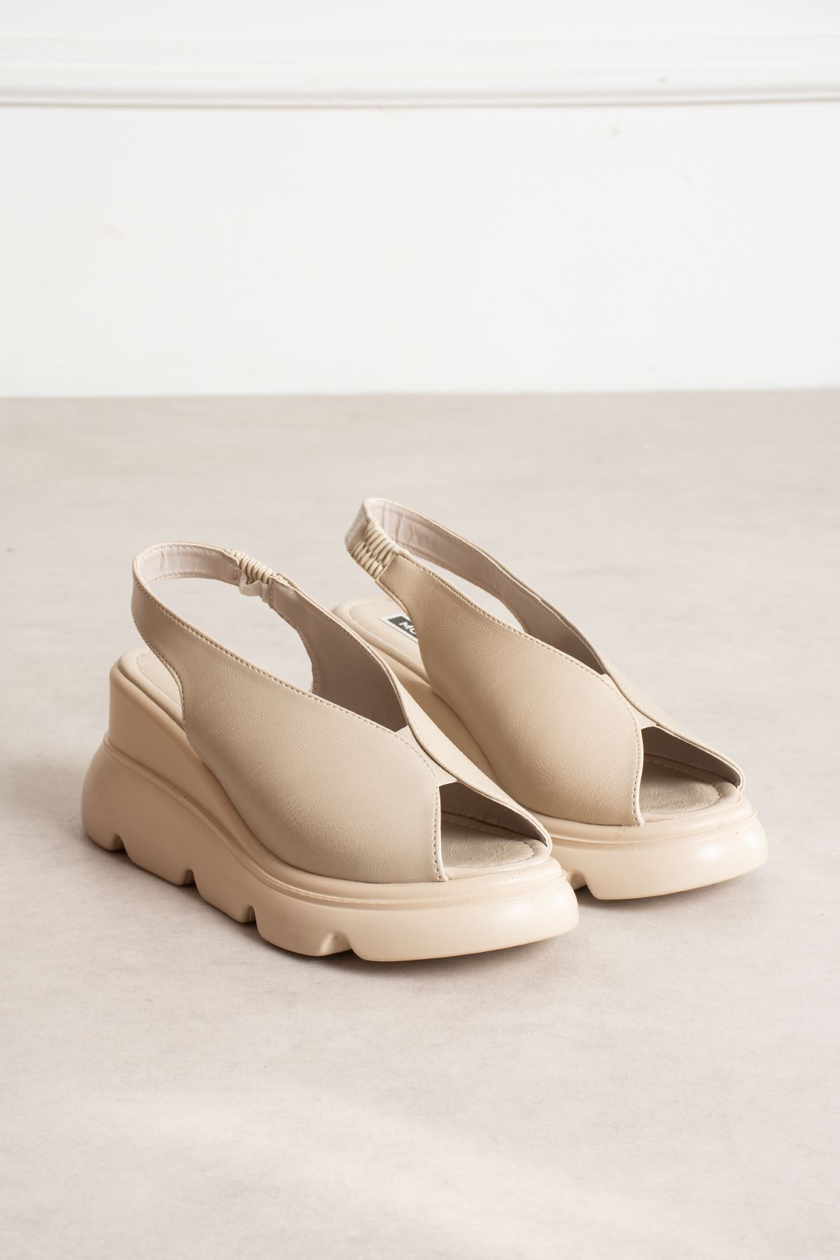 MONA ORTADAN KREM SANDALET