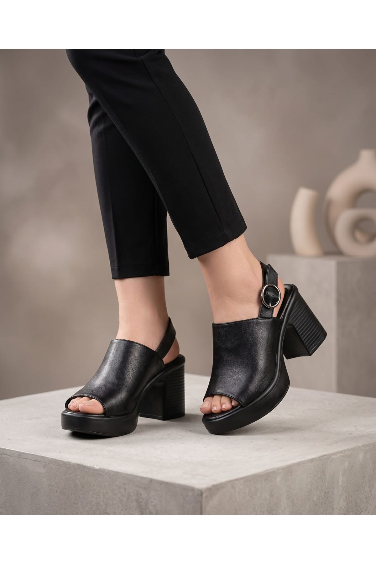 MN-02 SADE SİYAH CİLT KADIN SANDALET
