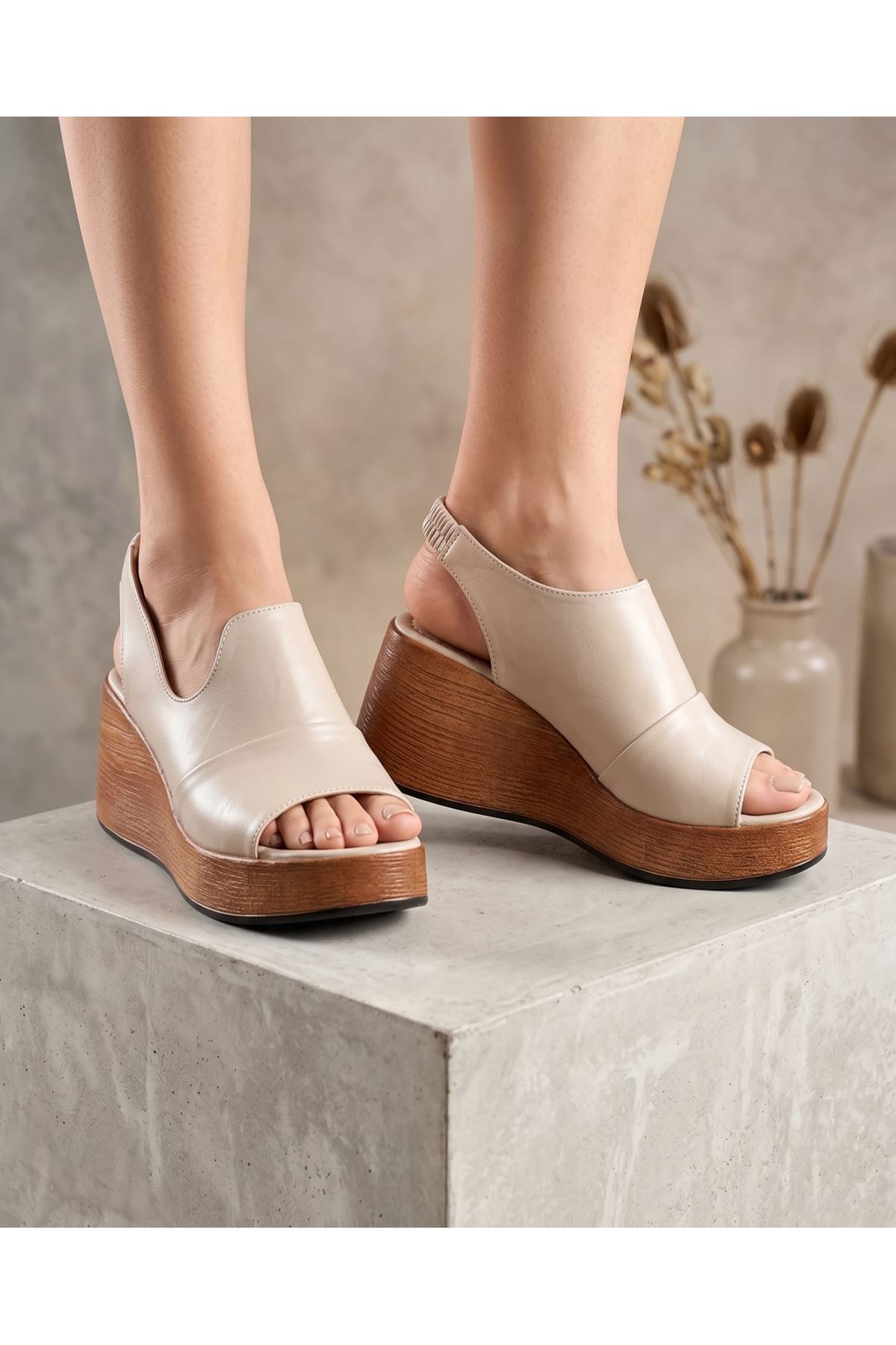 MN-03 SADE KREM CİLT KADIN SANDALET