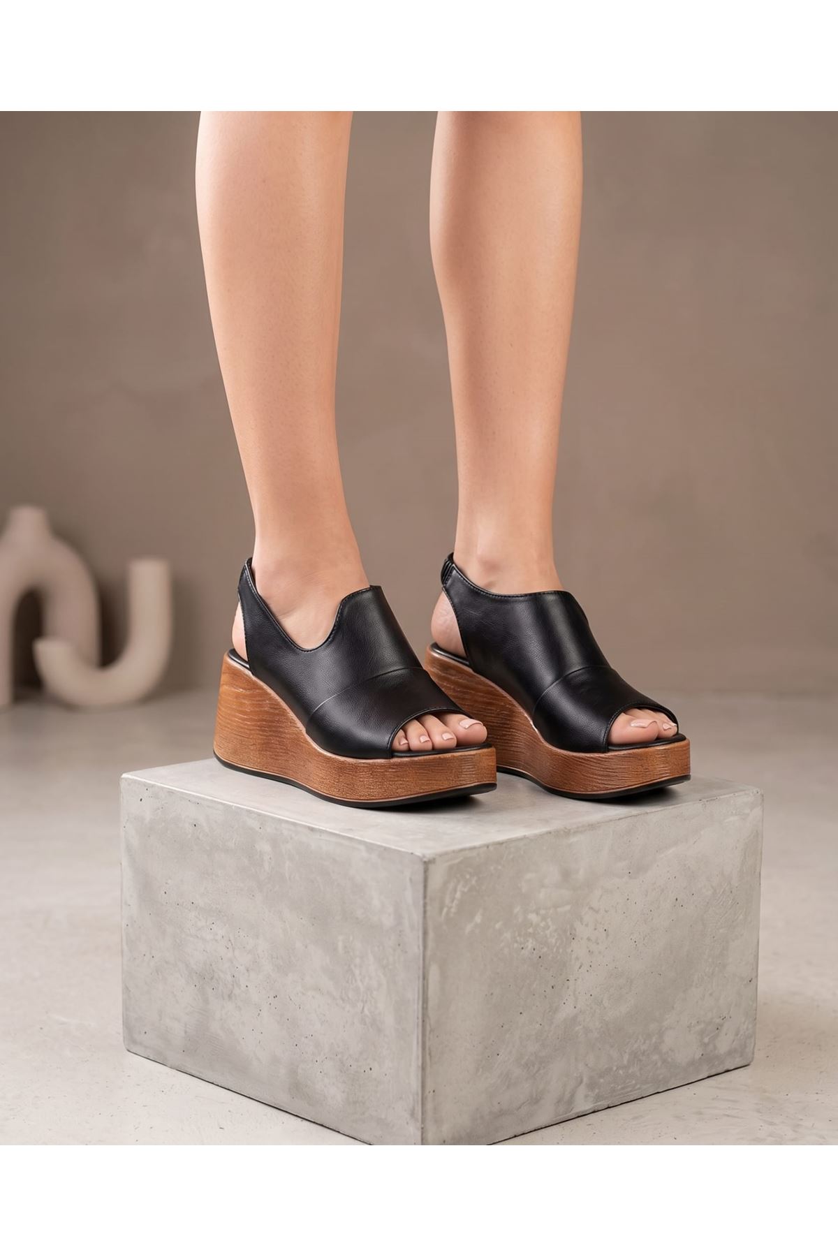 MN-03 SADE SİYAH CİLT KADIN SANDALET