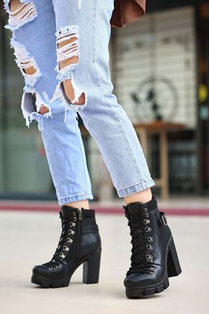 Katia Siyah Cilt Platform Tabanlı Kadın Bot