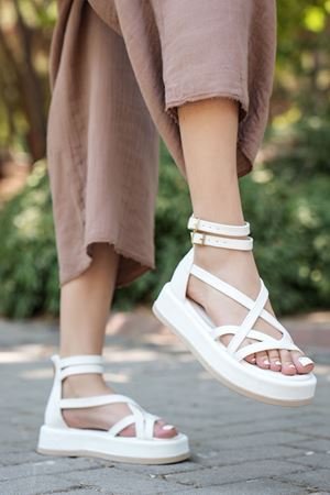 QUEEN 211 Bilekten Bağlamalı Beyaz Sandalet