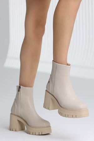 LENA SADE KAHVERENGİ KADIN BOT