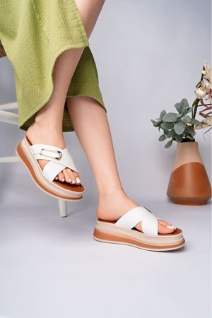 MAYA YANDAN TEK TOKALI BEYAZ TERLİK